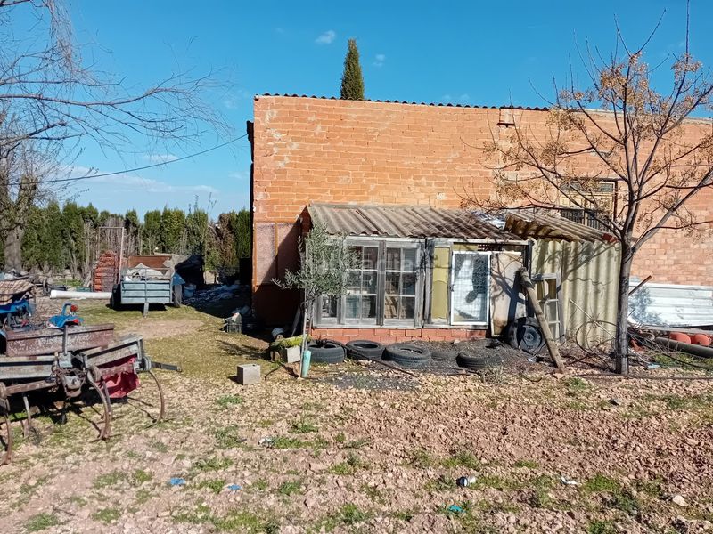 Foto 4cd4f3d4-1eac-471e-8bb8-260e63d63474. Xalet amb aparcament a Bolaños de Calatrava