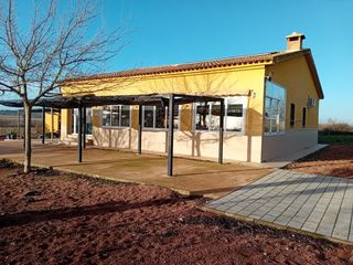 Chalet in Carrión de Calatrava. Chalet legalizado a 15 min de ciudad real, 200 m en una planta,