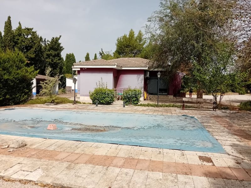 Foto c976e9c4-3dfc-4953-be2d-15521ca9de86. Xalet amb calefacció aparcament piscina a La Poblachuela Ciudad Real