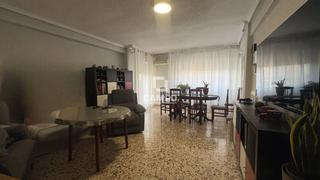 Piso en Hermanos Falcó. Piso en venta en hospital, 3 dormitorios.