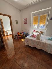 Casa  Avenida constitución. Casa con 4 dormitorios y gran patio