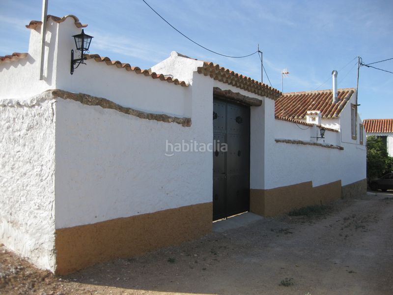 Foto 9f2f9373-7d29-41c7-991e-4833c8662a7a. Masia amb xemeneia calefacció aparcament a Pozohondo