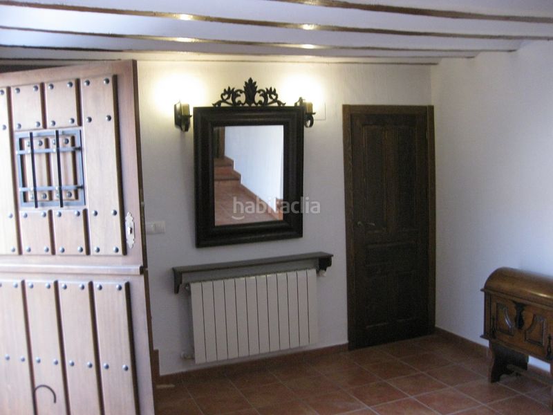 Foto ac29e86b-996e-416c-8632-59f1de586866. Masia amb xemeneia calefacció aparcament a Pozohondo