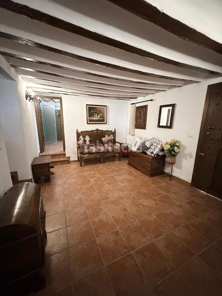 Foto be9989ae-2071-4977-85e8-553a79ccd9c7. Masia amb xemeneia calefacció aparcament a Pozohondo