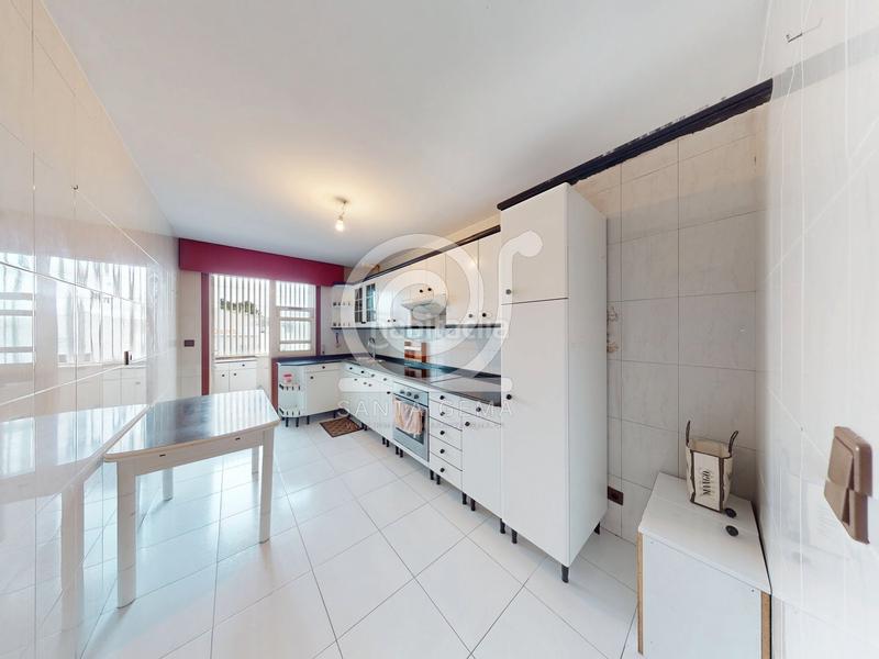 Foto 9ab8d25d-de68-40f7-b0f3-a5eb83685a98. Duplex avec chauffage parking dans Eirís Coruña (A)