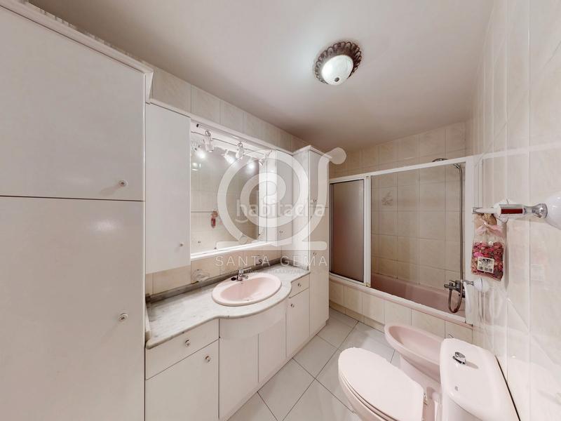 Foto e42dc27a-ad6d-4522-a4f6-f0b5ddf61845. Duplex avec chauffage parking dans Eirís Coruña (A)