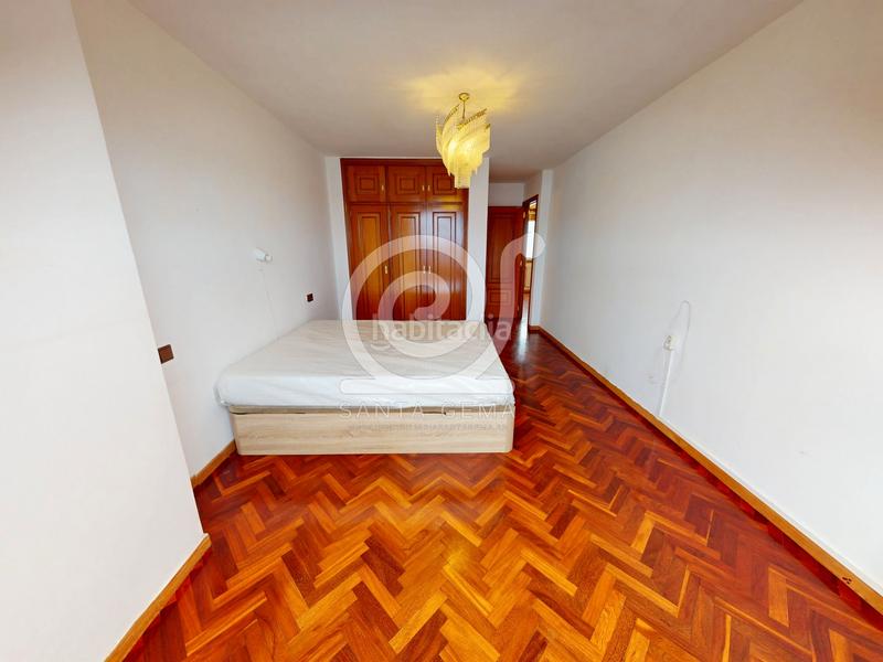 Foto f7a0f0ca-3933-4d4e-ad4b-8c1e8f9b6578. Duplex avec chauffage parking dans Eirís Coruña (A)