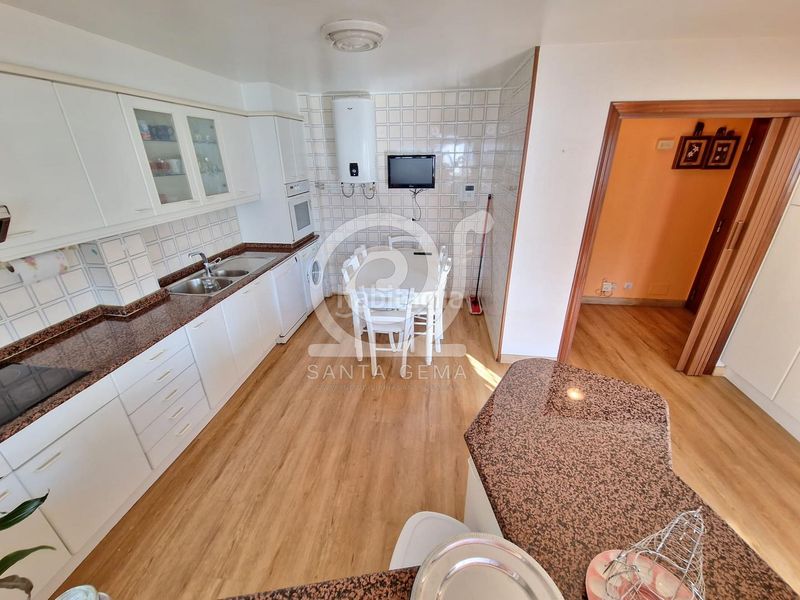 Foto 6e4b0385-3743-46f1-84e9-ea02c34bc28f. Flat with heating in Os Mallos Coruña (A)