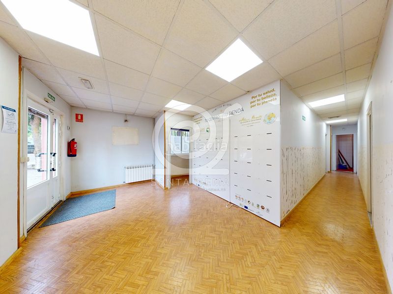 Foto d15b3553-c296-4c55-bcd8-f01c9d4ed2e9. Affitto locale commerciale in Cambre