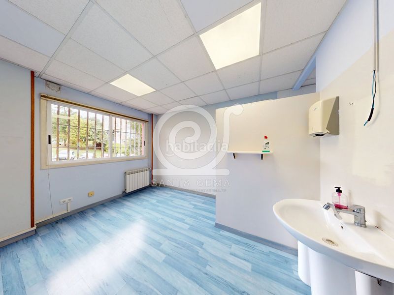 Foto bdaf5a77-8f76-416e-b0d4-ea8bce87ebb2. Lloguer local comercial a Cambre