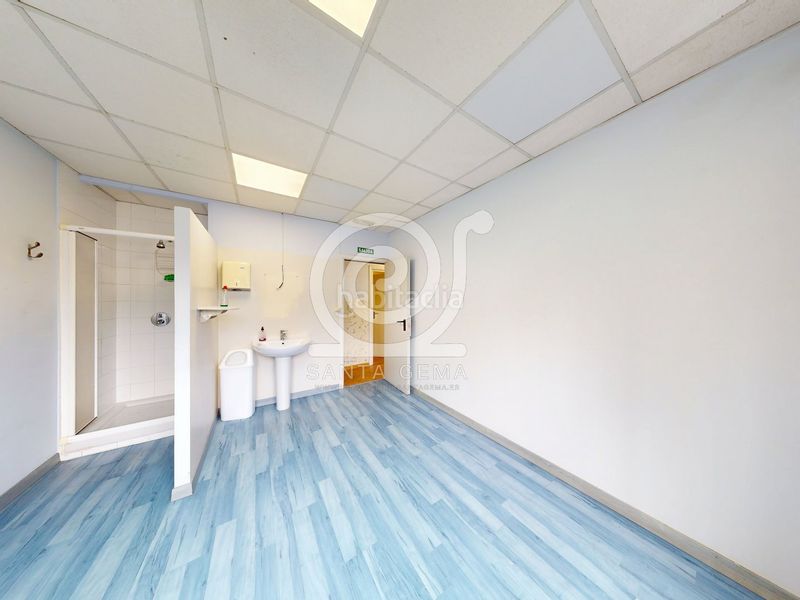 Foto c272ec8f-4c22-46eb-90fd-b8f88866be1d. Lloguer local comercial a Cambre