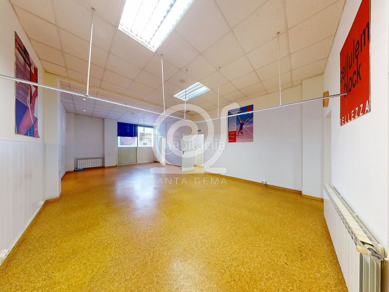 Foto dcd24887-cbb3-4bd2-8746-78e4271827cf. Lloguer local comercial a Cambre
