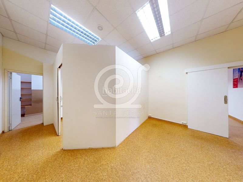 Foto e6e613df-0087-4a27-ace5-b037196c7af8. Lloguer local comercial a Cambre