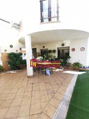 Haus in Écija. Casa con piscina, local y garaje