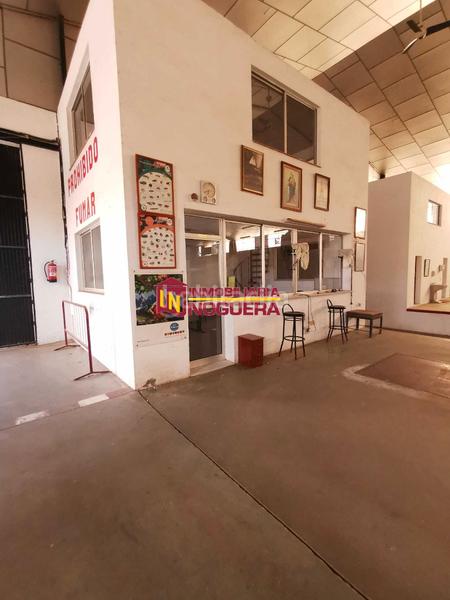 Foto a2c5e0e2-666e-4a2f-beca-589175a46e6e. Capannone industriale in Écija