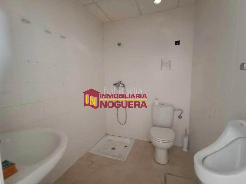 Foto efb12477-ad41-4c6b-90cd-0057403e57f8. Industrial building in Écija