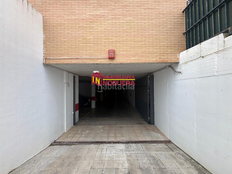 Foto bcc1259a-352e-4b2c-814d-e2f268254601. Aparcament cotxe a calle barcelona 5a a Écija