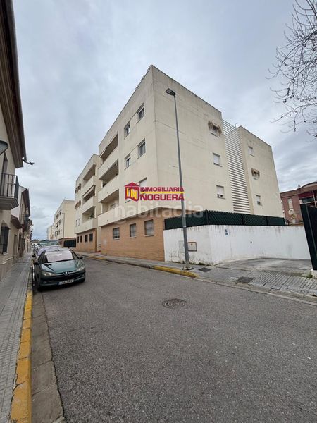 Foto ce8bdfb0-3827-4a48-b0d1-a48e26de0621. Aparcament cotxe a calle barcelona 5a a Écija