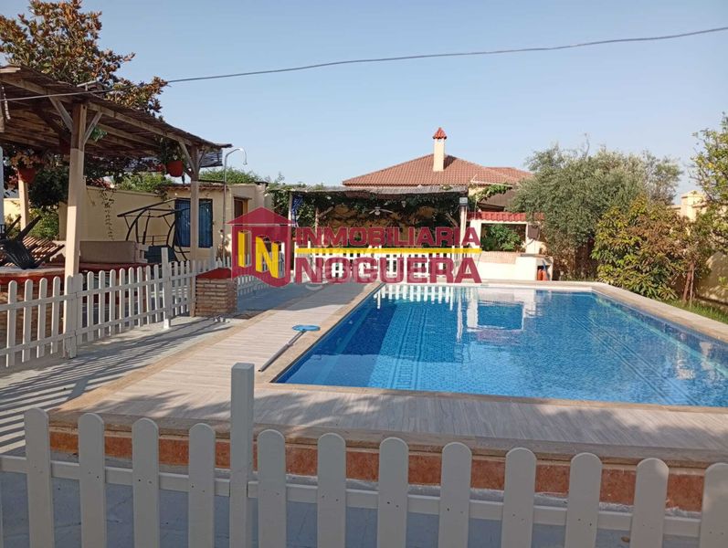 Foto d229923b-b4fa-4a5d-a1bf-74c456aed80e. Xalet amb piscina a Fuente Palmera