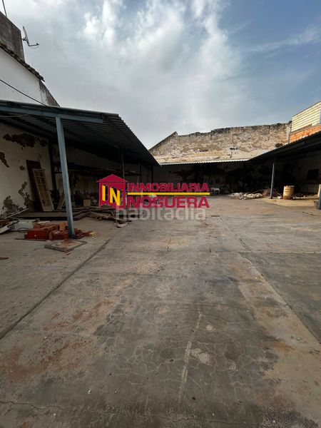 Foto a489c069-804d-4553-92e0-3cdc663ca23b. Nau industrial a Écija