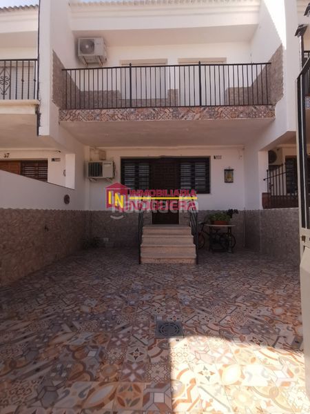 Foto 5b9ed089-d95b-4182-b8de-cbeb8e441b94. Casa a calle ciprés 19 a Écija