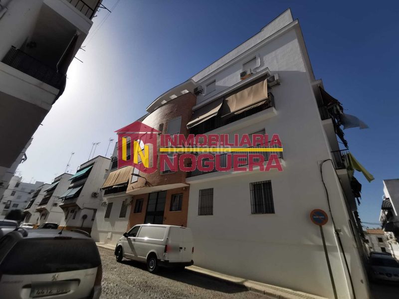Foto cfb03fda-d7c7-42c1-8176-862848e174d6. Aparcament cotxe a calle tórtola 1 a Écija
