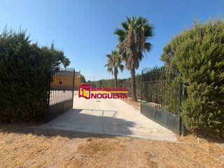 Landgut in Écija. ?? parcela con vivienda y piscina en el villar ??