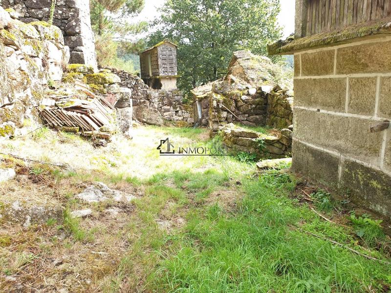 Foto 0ad493e6-a31a-4004-b15c-c49be87e552f. Casa conjunto de casas para restaurar en san isidro se vende conjunto de casas para rehabilitar en un entorno natural privilegiado, ide en Campo Lameiro