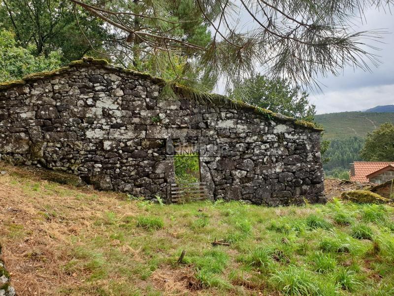 Foto 91020dc1-c2fc-4006-bc61-62547b8a7ca5. Casa conjunto de casas para restaurar en san isidro se vende conjunto de casas para rehabilitar en un entorno natural privilegiado, ide en Campo Lameiro