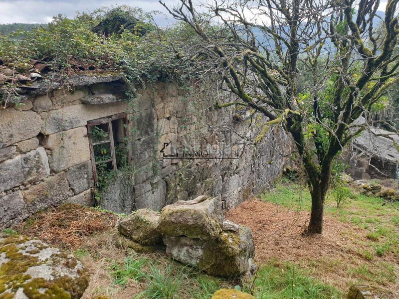 Foto 9f5030c9-1555-4939-a1b7-b6b3f5007945. Casa conjunto de casas para restaurar en san isidro se vende conjunto de casas para rehabilitar en un entorno natural privilegiado, ide en Campo Lameiro