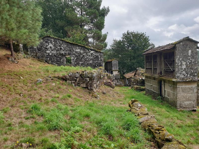 Foto b56826ad-a199-43d8-8d5a-9fdcf47195ab. Casa conjunto de casas para restaurar en san isidro se vende conjunto de casas para rehabilitar en un entorno natural privilegiado, ide en Campo Lameiro
