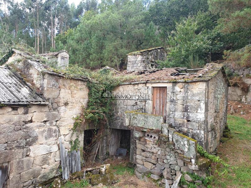 Foto bd309f84-faec-4ccc-875c-0a538993c075. Casa conjunto de casas para restaurar en san isidro se vende conjunto de casas para rehabilitar en un entorno natural privilegiado, ide en Campo Lameiro