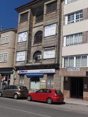 Edifici a Cambados. Edificio comercial de cuatro plantas y de 448 m planta baja, tre