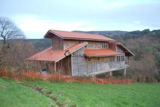 Casa a Covelo (O). Descubre una vivienda unifamiliar en construcción, ubicada en el