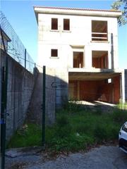 Casa a Gondomar. Vivienda unifamiliar en construcción, con la obra parada ejecuta