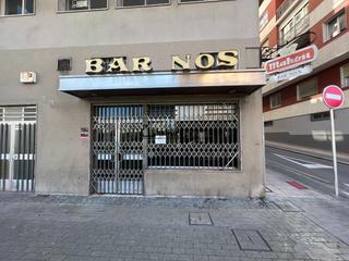 Location Local commercial à Zona de Plaza de Barcelos. Se alquila local cafetería en calle san antoniño pontevedra. aco