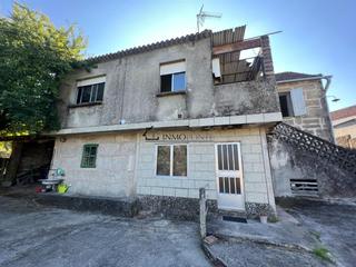 Casa aparellada a Parroquias Rurales. Casa de piedra con terreno en salcedo  pontevedra se vende casa