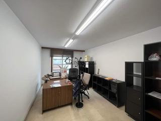 Oficina  Riestra. Oficina de 48 m2 totalmente acondicionada. exterior a la calle r