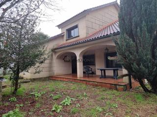 Maison à Mos. Se vende casa con jardín en el ayuntamiento de mos, a pocos minu