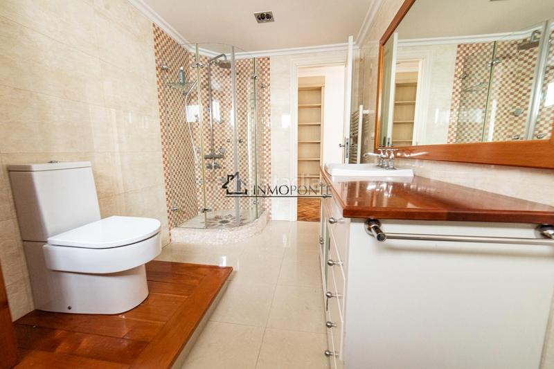 Foto f0c010ec-b27f-48a0-8e95-b787d2fad06c. Duplex in Centro - Echegaray Pontevedra