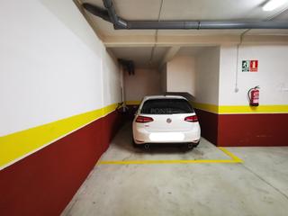 Parking voiture à Zona Fernández Labreda. Se vende plaza de garaje en planta baja. con acceso sin rampas,