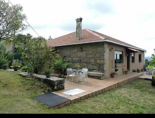 Casa a Cotobade. Se vende preciosa casa de piedra en entorno rural si buscas tran