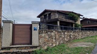 Casa a Vilaboa. Ubicada en la tranquila zona de vilaboa, cerca de la costa, esta