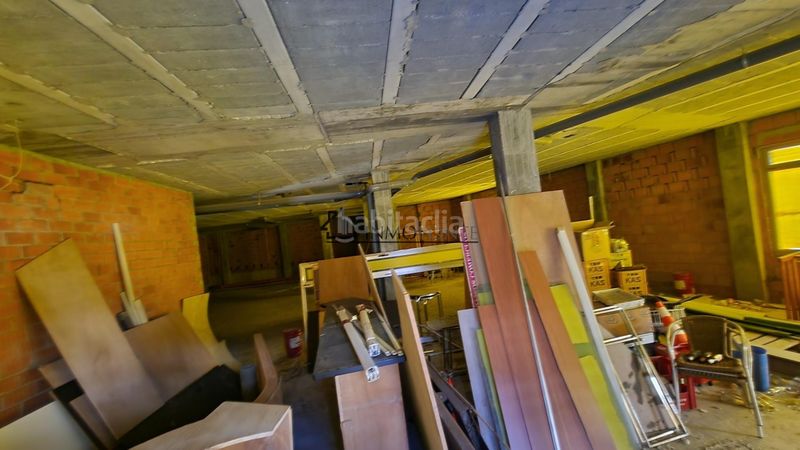 Foto f7b3ccb4-9065-4930-840e-55a977986294. Local comercial a Marín