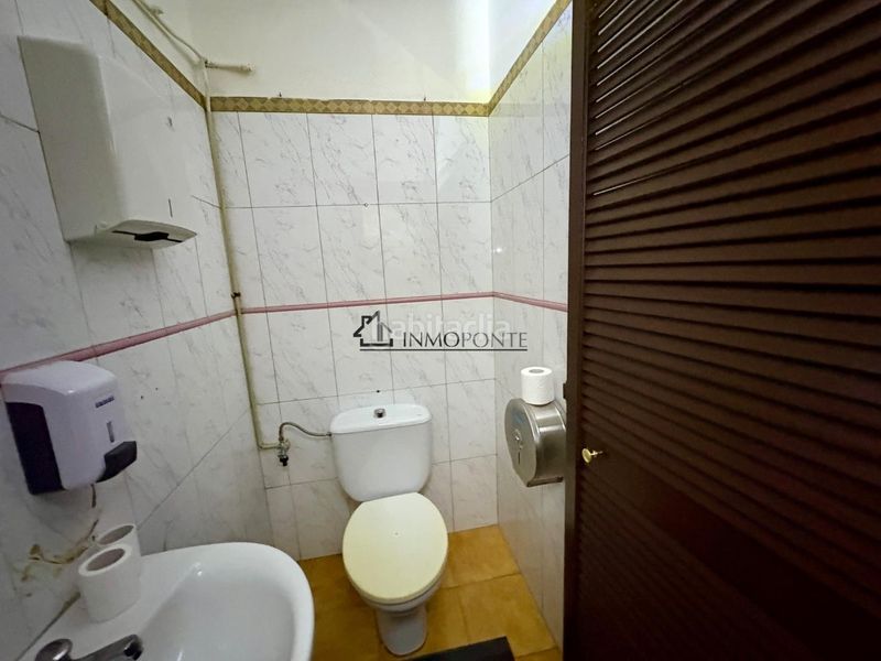 Foto 4fb9d72d-74be-491f-8aa4-80fbdddc5d87. Alquiler local comercial alquiler de local en zona estratégica próximo a plaza del teucro y camino de santiago se alquila local comercial en una ubicación en Pontevedra