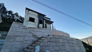 Casa a Parroquias Rurales. Venta de estructura de un chalet en bora, pontevedra ponemos a l