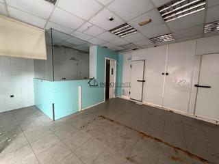 Location Local commercial  Poeta uxío novoneira. Inmoponte alquila bajo comercial con acceso directo desde la cal