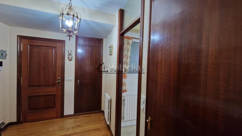 Foto eff4549c-fc51-4f7b-95fb-1ecb292507cd. Piso se vende piso amplio y luminoso buscas espacio, comodidad y una ubicación inmejorable? este piso lo tiene todo en Caldas de Reis