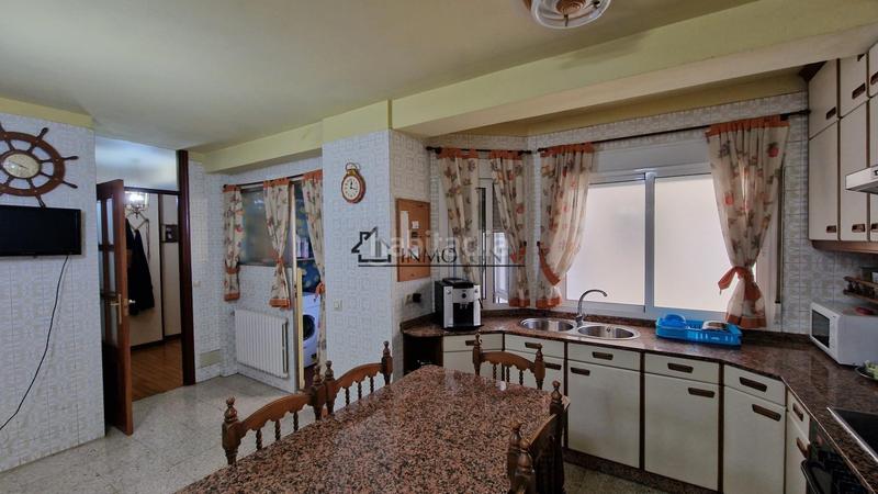 Foto f771b9cc-27f1-44fb-9d36-dad4e1ce7dde. Piso se vende piso amplio y luminoso buscas espacio, comodidad y una ubicación inmejorable? este piso lo tiene todo en Caldas de Reis