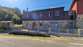 Maison jumelée à Forcarei. Se vende casa de dos plantas con terreno en lugar pousada, forca